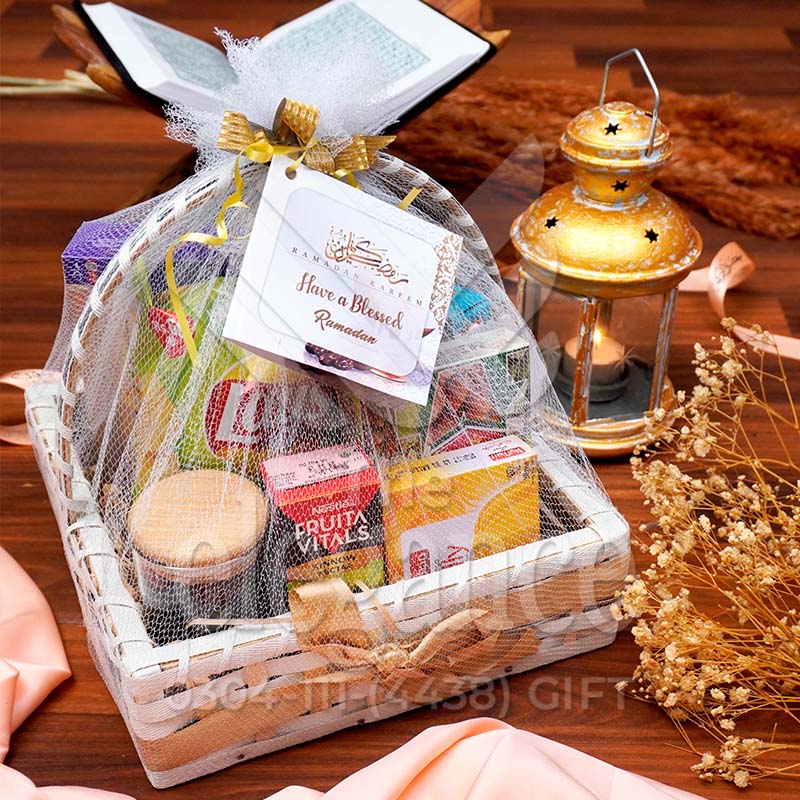 Premium Valentine Caramel Apple Gift Basket